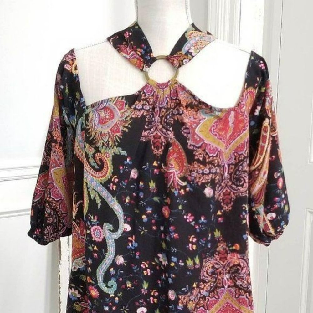 Entro Top with Halter Neckline Cold Shoulder Size Large NWT